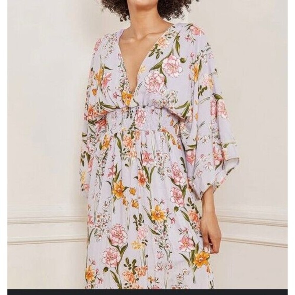 Lulus Lavender Deep v-Neck Split Flutter Sleeve Floral Dress Size Small - Picture 9 of 9